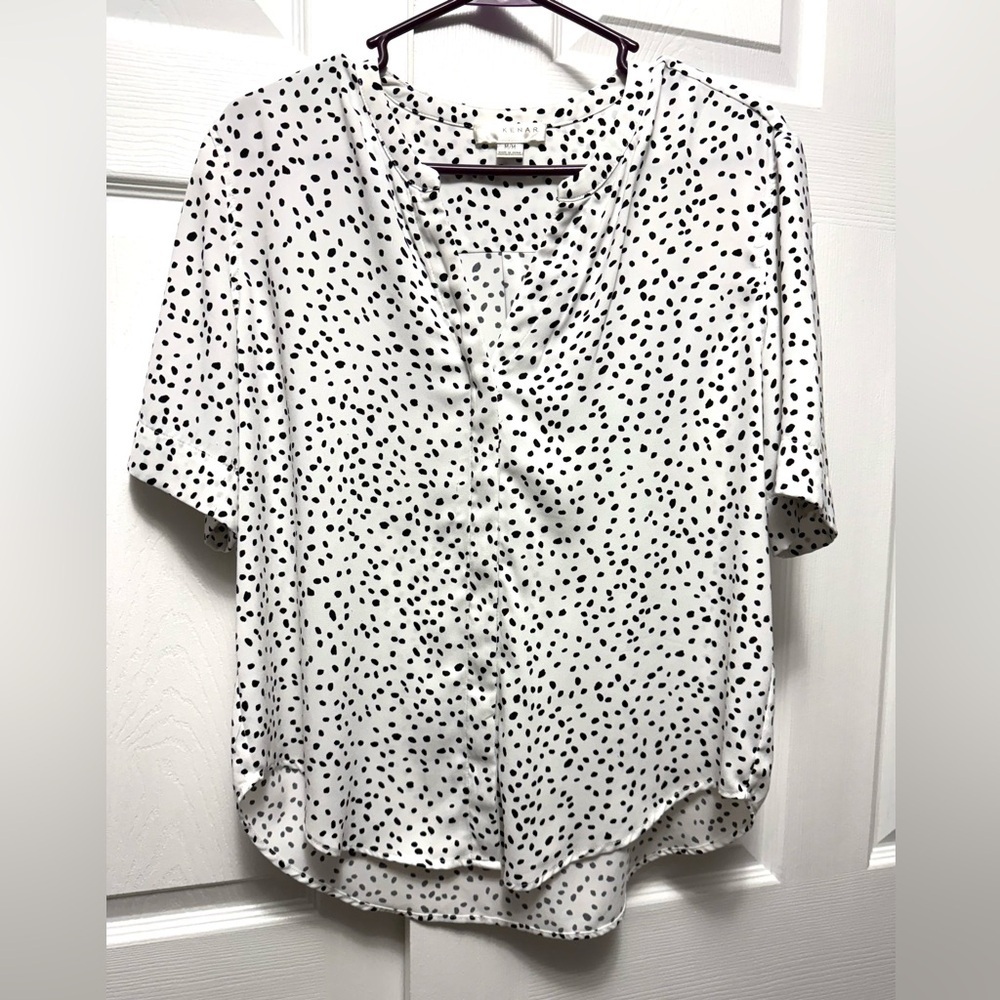 Kenar Black and White Spotted Blouse V neck short sleeve rounded bottom M